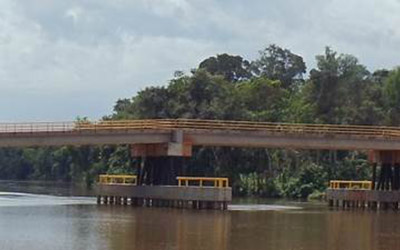 Construction of 2 pre-stressed concrete bridges at Pikin Saron at the Saramacca river